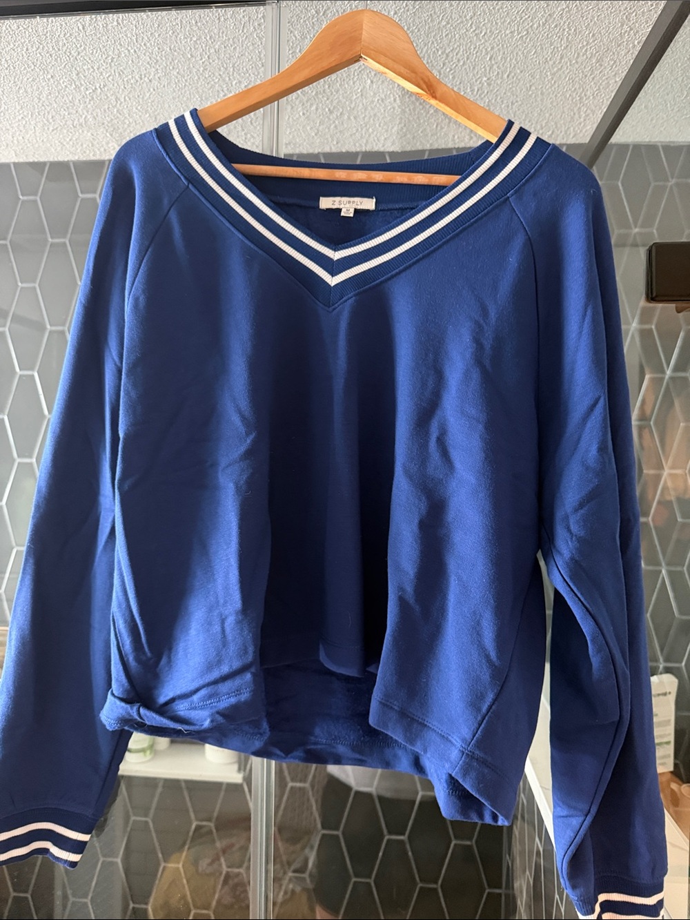 Z Supply Navy and White V‑Neck Striped Sweater